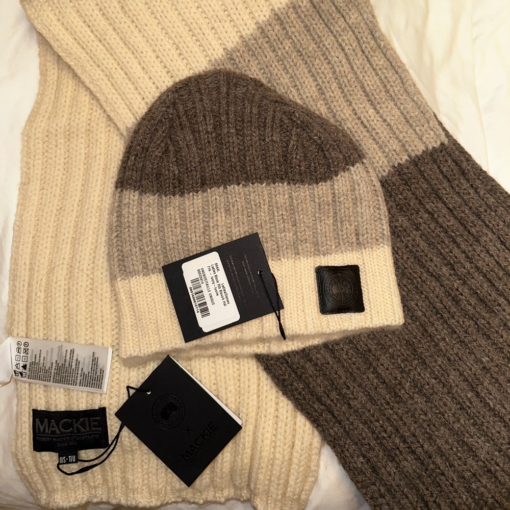 Men’s Canada goose hat and scarf